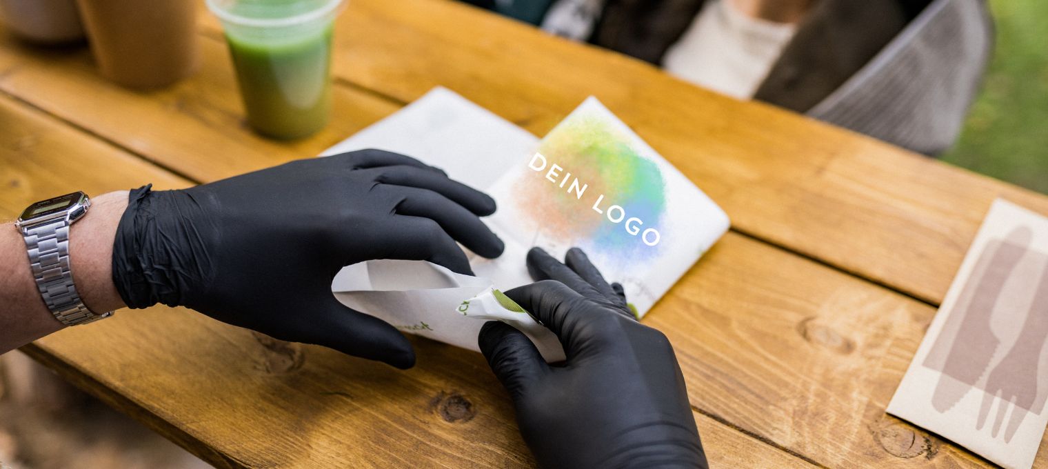Papierzuschnitt zum Einschlagen in Gastronomie Einschlagpapier mit Logo bedrucken bei Goopacko